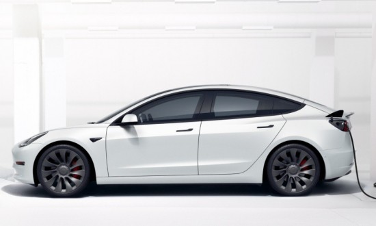 Tesla Model 3: Με μεγαλύτερη αυτονομία στην Ελλάδα (τιμές)