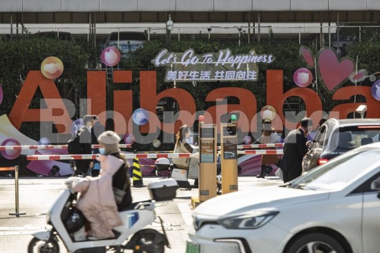 Κατήγγειλε τον βιασμό της από το αφεντικό της στην Alibaba και… απολύθηκε