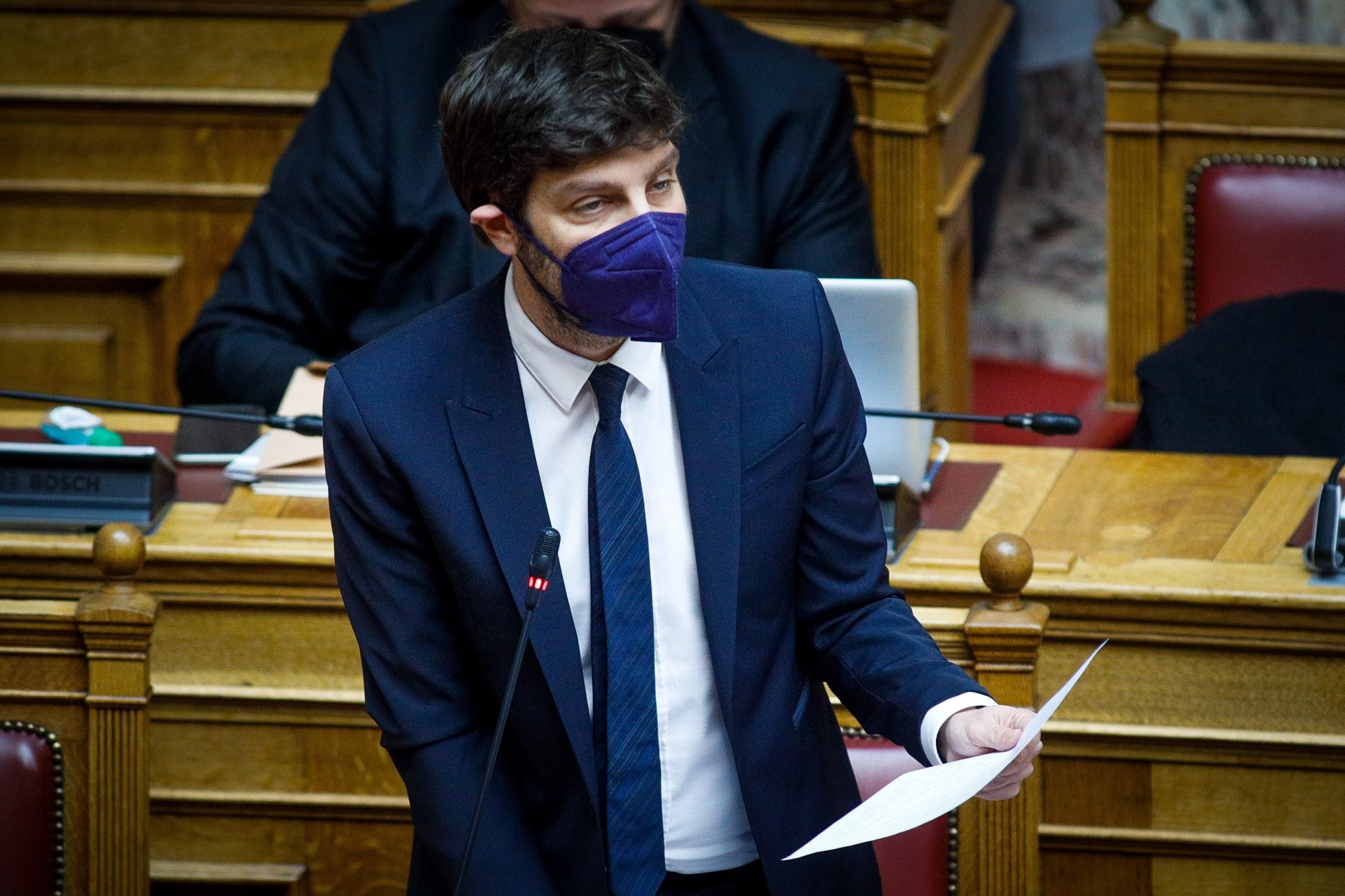 Γιατρομανωλάκης για κάψιμο βιβλίων: Φρικτή πράξη που προκαλεί τρόμο