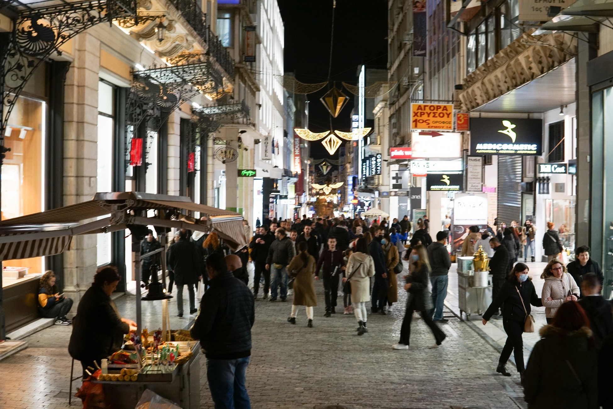 Χριστούγεννα 2021: Ανοιχτά τα καταστήματα την Κυριακή 19 Δεκεμβρίου – Το ωράριο λειτουργίας (vid)