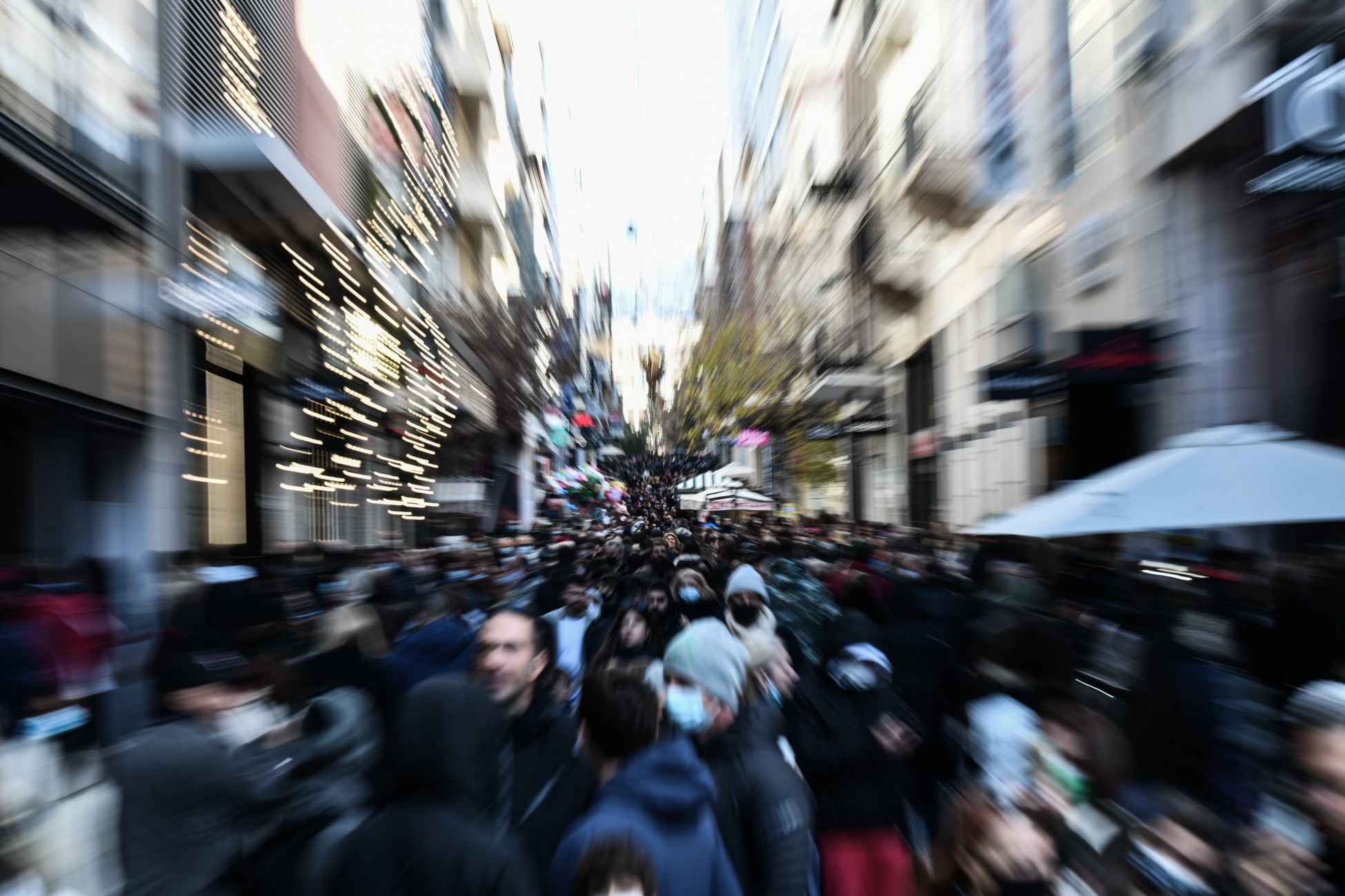 Μετάλλαξη Όμικρον: Ρεβεγιόν με rapid test, μαζική ιχνηλάτηση και ελέγχους