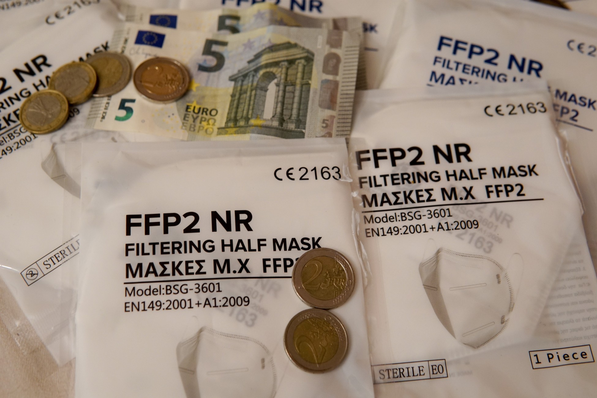 Μάσκες FFP2 ή KN95: Στο 43% οι ανατιμήσεις μετά τα νέα μέτρα (vid)