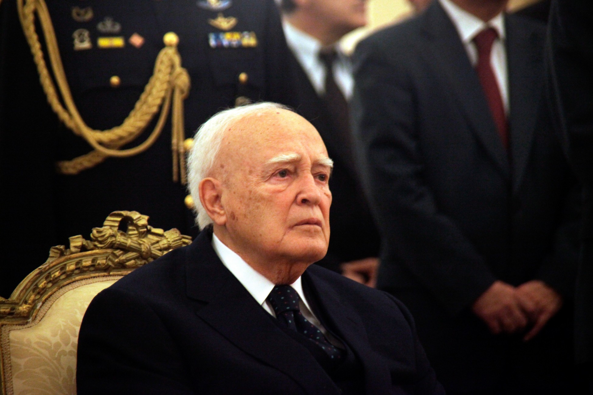 Με τιμές αρχηγού κράτους η ταφή του Κάρολου Παπούλια σήμερα στα Ιωάννινα