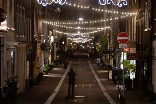 Lockdown αλά ολλανδικά: Οι κάτοικοι είναι ανυπότακτοι και ο πρωθυπουργός Ρούτε τρέχει να τους μαζέψει