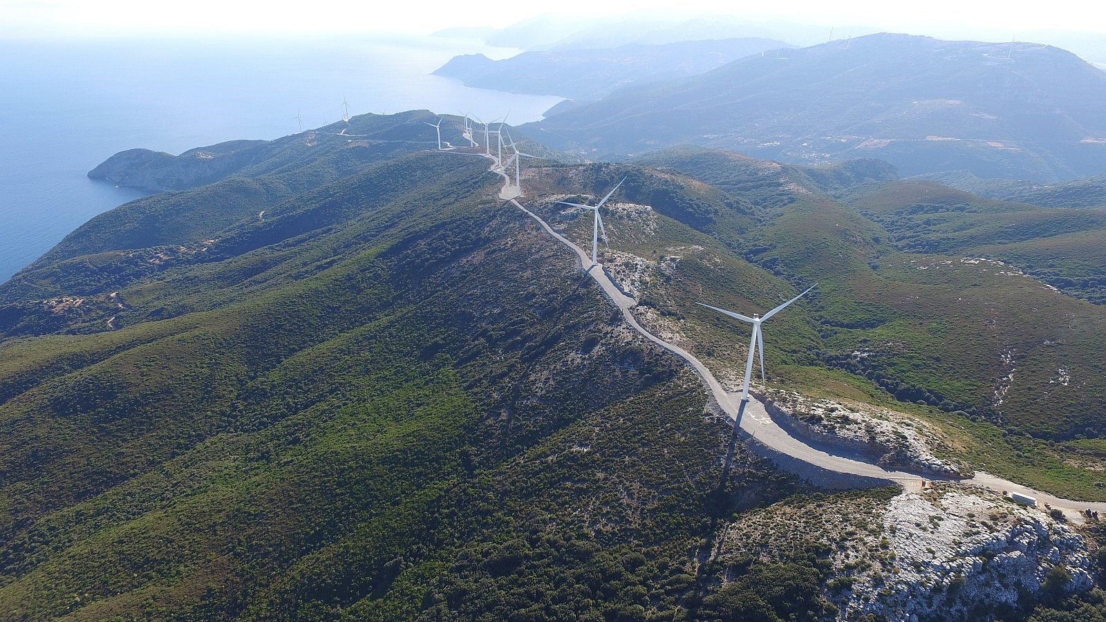 Eren Hellas: «Αιολική απόβαση» 300 MW στη Σκύρο