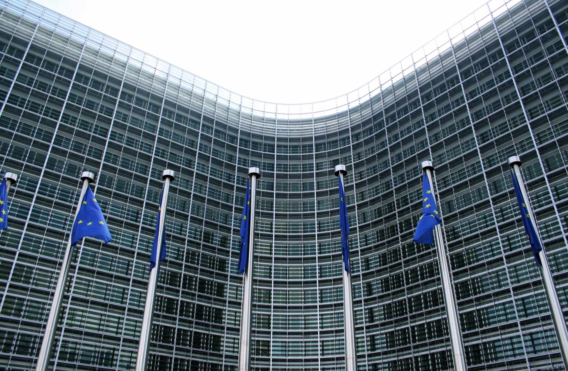 ΕΕ: Σημεία φόρτισης για 130 εκατ. ηλεκτρικά οχήματα έως το 2035