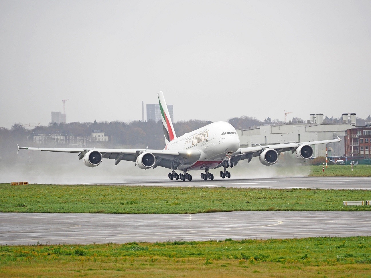 Emirates: Παρέλαβε το 123ο εμβληματικό αεροσκάφος A380 (vid)