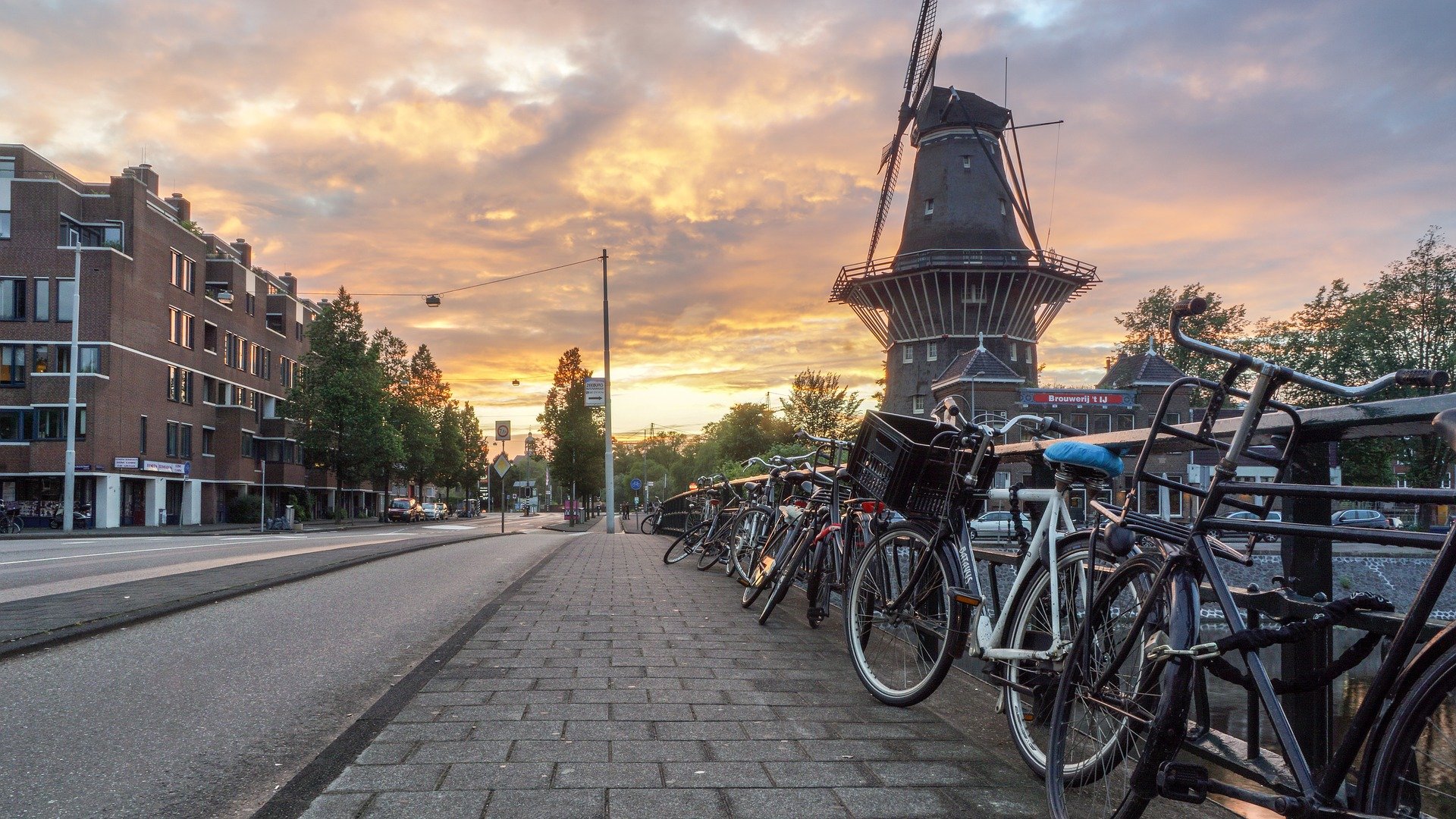 Ολλανδία: Γιατί είναι μία από τις πιο ευτυχισμένες χώρες στον πλανήτη (πίνακας + tweet)