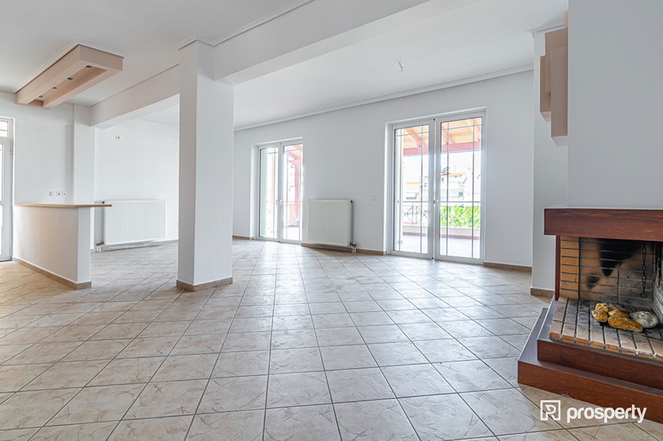 Τέσσερα εξαιρετικά διαμερίσματα στη Γλυφάδα – Τα τρία σε ηλεκτρονικό πλειστηριασμό