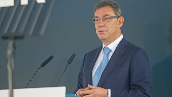 Άλμπερτ Μπουρλά: Ο CEO της Pfizer και η περιουσία του αξίας 36 εκατ. δολαρίων