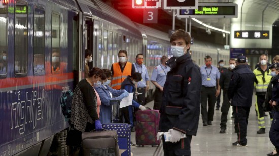 Αυστρία: Αίρεται το lockdown για τους εμβολιασμένους – Συνεχίζεται για τους ανεμβολίαστους