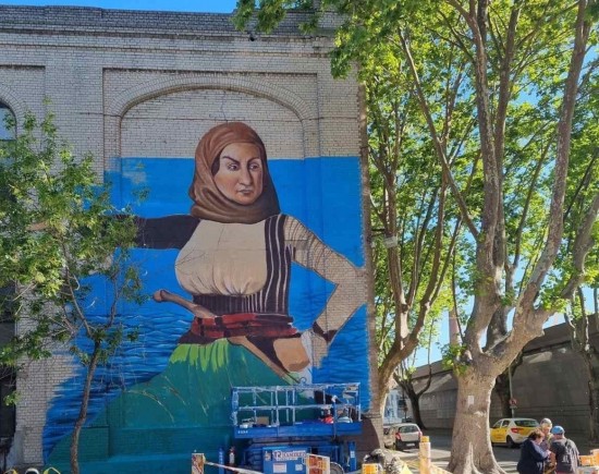 Η τοιχογραφία της καπετάνισσας Μπουμπουλίνας στα ναυπηγεία του Τσάκου στην Ουρουγουάη