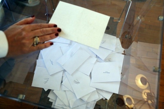 ΚΙΝΑΛ: Με μεγάλη συμμετοχή οι εκλογές – Πάνω από 180.000 πολίτες έχουν ψηφίσει (upd)