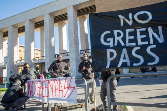 «Τσουχτερά» πρόστιμα στα ιταλικά μέσα μεταφοράς: Έως 1.000 ευρώ σε ανεμβολίαστους χωρίς τεστ