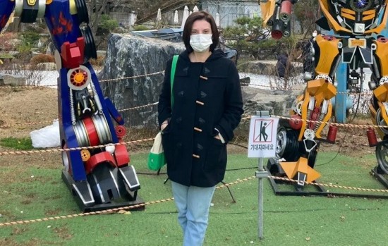 Ελισσάβετ Κυρίτση: Η δημοσιογράφος που έγινε ερωτική μετανάστρια – Μιλά για τη ζωή στη Νότια Κορέα