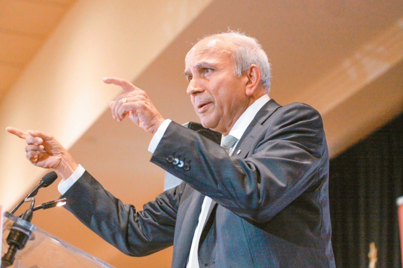 Γουάτσα: Θα συνεχίσω τις επενδύσεις στην Ελλάδα – Είμαι ενθουσιασμένος με τις προοπτικές των τραπεζών