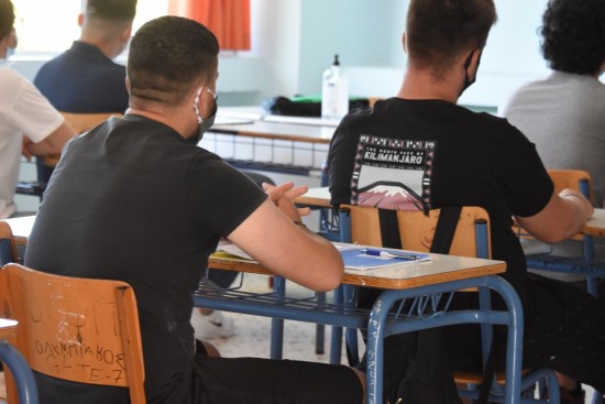 Χωρίς self test, αλλά με μάσκες η επιστροφή στα σχολεία