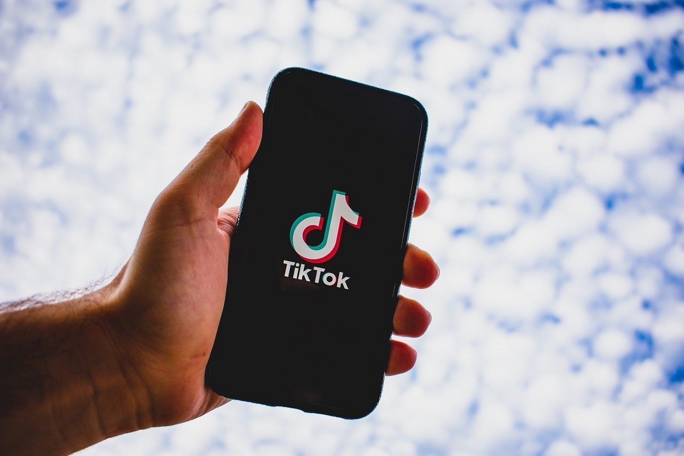 TikTok: Θέτει όριο για ημερήσια χρήση σε νέους κάτω των 18 ετών