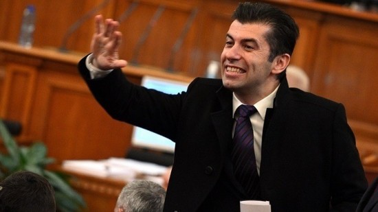 Βουλγαρία: Η νέα κυβέρνηση συνασπισμού υπό τον Κίριλ Πέτκοφ βάζει «τέλος» στην πολιτική αστάθεια