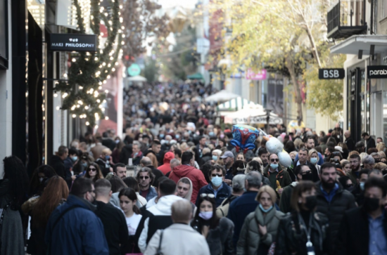 Κοσμοσυρροή στην Ερμού – Ανοιχτά τα εμπορικά καταστήματα (pics)