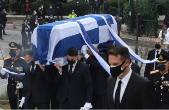 Αυτή την ώρα το τελευταίο αντίο στον Κάρολο Παπούλια