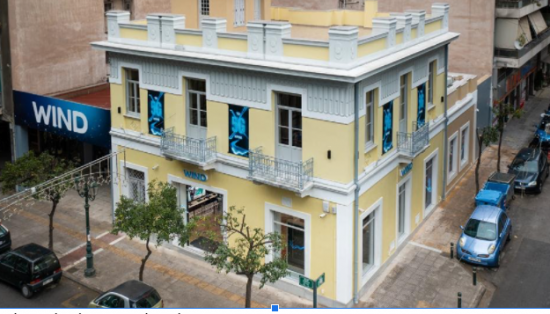 Wind: Στο ιστορικό κτίριο του Μεροπείου Ιδρύματος το μεγαλύτερο φυσικό της κατάστημα