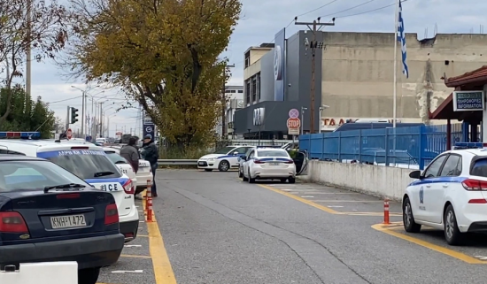 Οι Θεματοφύλακες του Συντάγματος συνέλαβαν διευθυντή σχολείου στην Πιερία και τον πήγαν στο αστυνομικό τμήμα