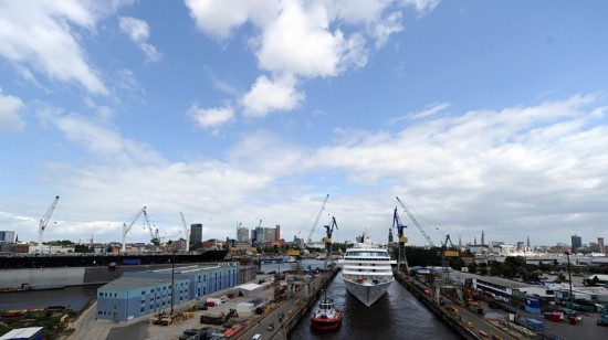 Η σκιά της χρεοκοπίας πάνω από την κρουαζιέρα