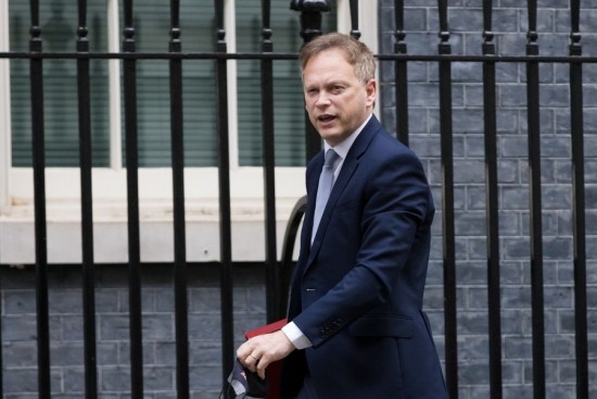 Βρετανία – Πάρτι στην Ντάουνιγκ Στριτ: «Έγιναν λάθη!», παραδέχθηκε ο υπουργός Μεταφορών