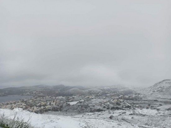 Κακοκαιρία «Ελπίς»: Στα «λευκά» ντύθηκαν και τα νησιά του Αιγαίου (pics)