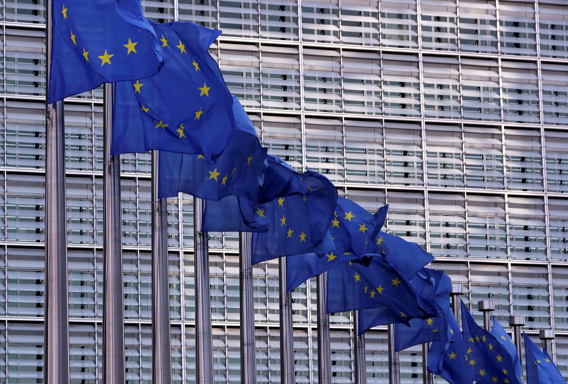 Politico: H Eυρώπη είναι έτοιμη να βγάλει τον δημοσιονομικό «ζουρλομανδύα»