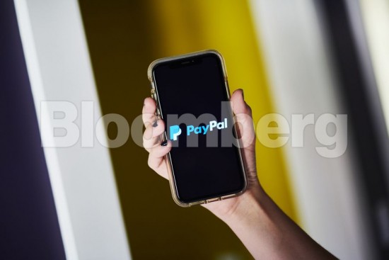 Στην «αγκαλιά» των crypto η PayPal: Σχεδιάζει να λανσάρει το δικό της Stablecoin