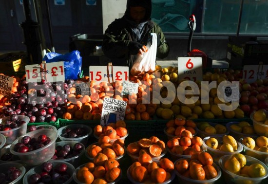 Βρετανία: Αυξήσεις μισθών 8% χρειάζονται οι εργαζόμενοι για να βελτιωθεί το βιοτικό επίπεδο