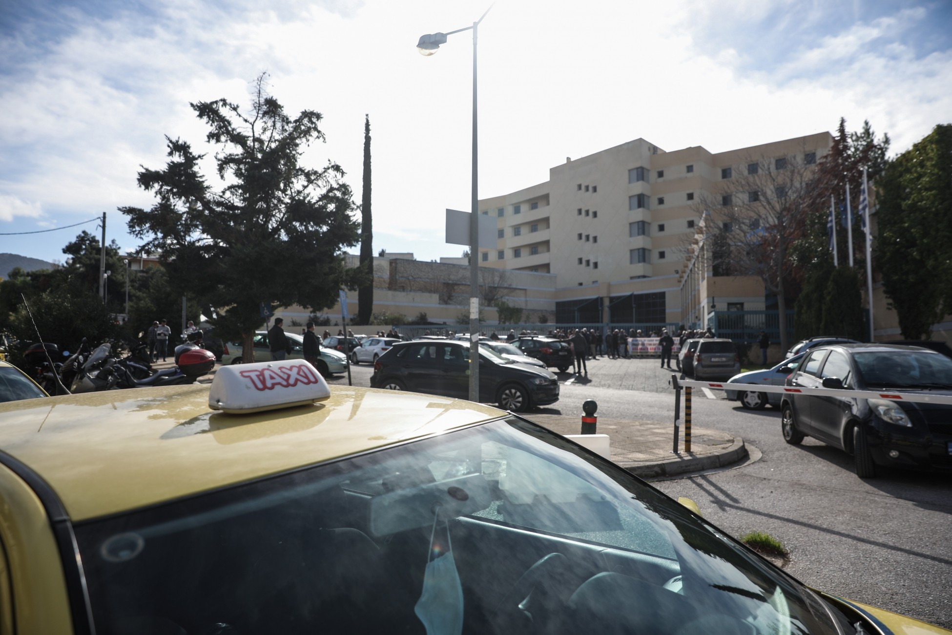 Τι συμβαίνει με τα ταξί: Τα καύσιμα – φωτιά, η έλλειψη οδηγών και οι αυξήσεις