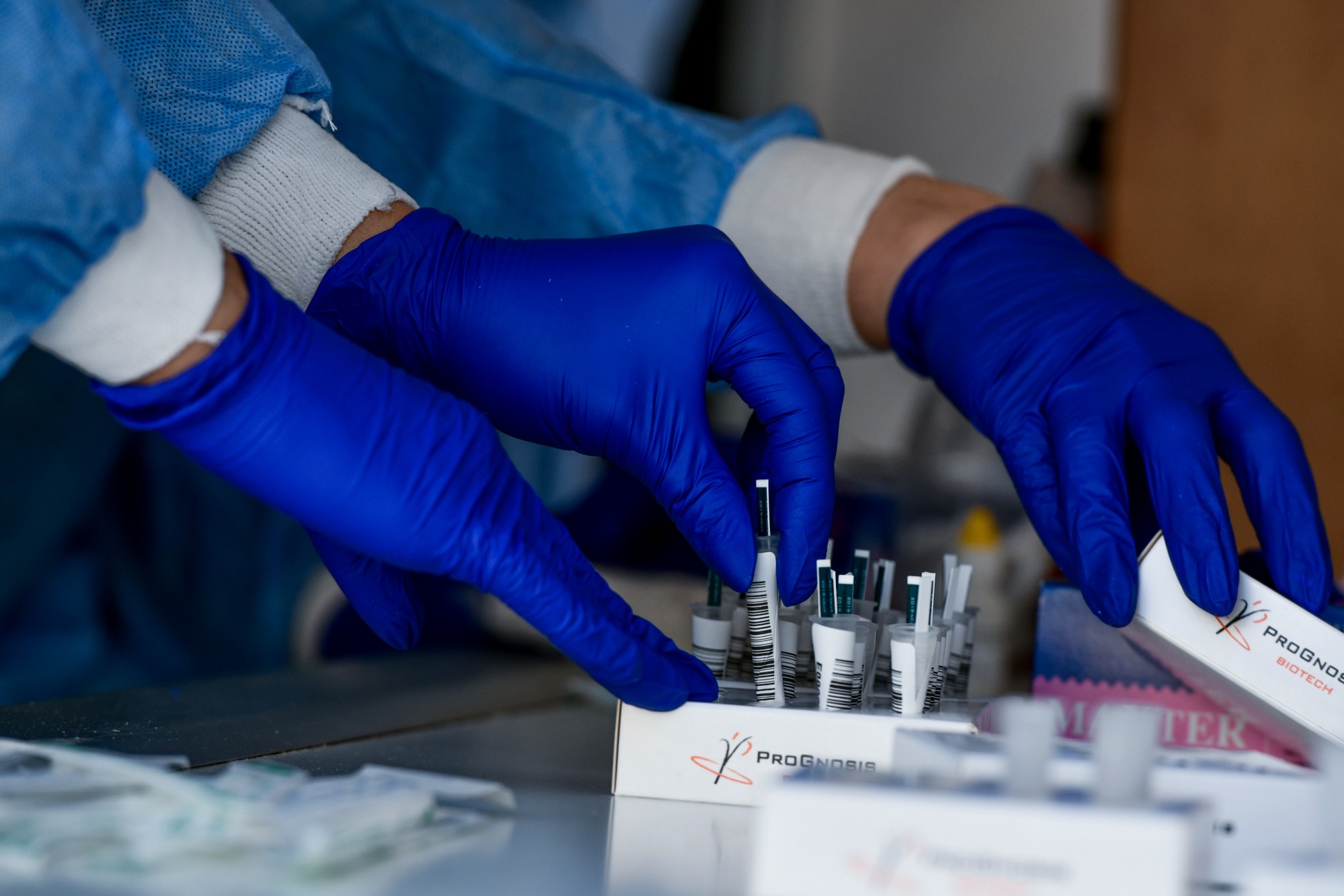 PCR tests: Ποιες επιχειρήσεις κινδυνεύουν με πρόστιμο 5.000 ευρώ