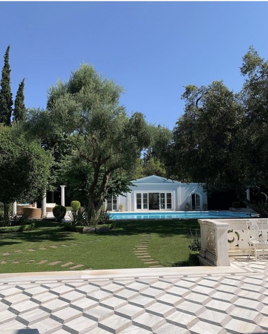 Πουλήθηκε η έπαυλη του εφοπλιστή Κωνσταντίνου Τσακίρη στο Ψυχικό – Μια από τις πιο ιστορικές βίλες (pics)