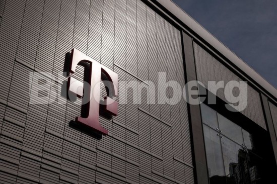 T-Mobile: Από Απρίλιο θα απολύονται οι ανεμβολίαστοι εργαζόμενοι