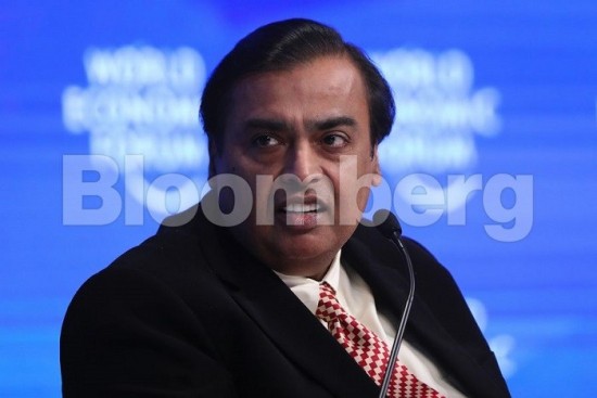 Μουκές Αμπάνι: Ρίχνει $76 δισ. στην πράσινη ενέργεια μέσω της Reliance Industries