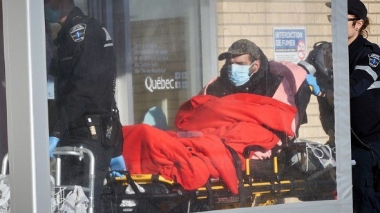 Το Κεμπέκ σχεδιάζει επιβολή ειδικής εισφοράς μόνο για τους ανεμβολίαστους