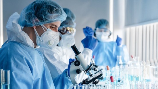 ΠΟΥ: Πολύ υψηλός παραμένει ο «παγκόσμιος κίνδυνος» εξαιτίας της «Όμικρον»