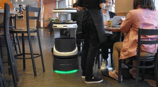 Betty Bot: Η πρώτη ρομποτική υπάλληλος προσελήφθη για πλήρη απασχόληση σε ξενοδοχείο της Marriott