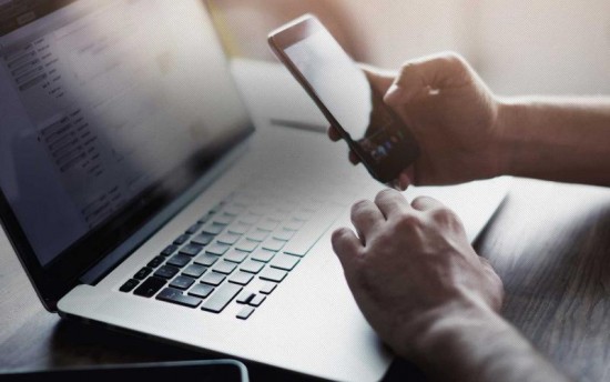 Λαίλαπα οι ηλεκτρονικές απάτες: «Χάνονται» πάνω από 33.500 ευρώ την ημέρα