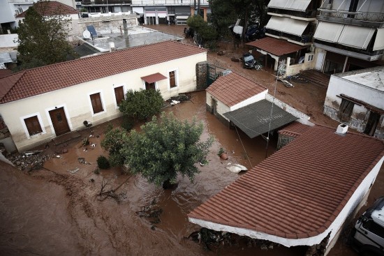 Φονικές πλημμύρες στη Μάνδρα: Αθώα κρίθηκε η Δούρου και άλλοι 12 κατηγορούμενοι