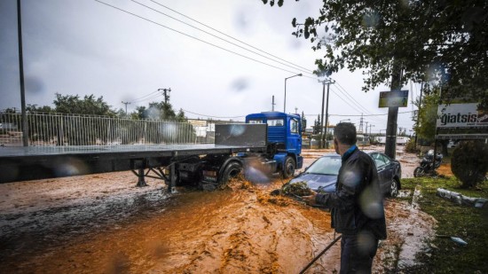 Πλημμύρες στη Μάνδρα: Σήμερα η απολογία της Ρένας Δούρου – Στην τελική ευθεία για ετυμηγορία