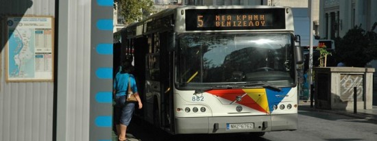 Θεσσαλονίκη: Ένας τραυματίας και υλικές ζημιές – Ακυβέρνητο ήταν το λεωφορείο του ΟΑΣΘ