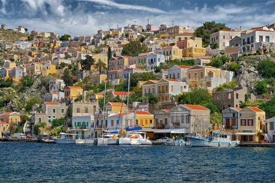 House Beautiful: Σε αυτό το ελληνικό νησί βρίσκεται ο ομορφότερος δρόμος στη Γη