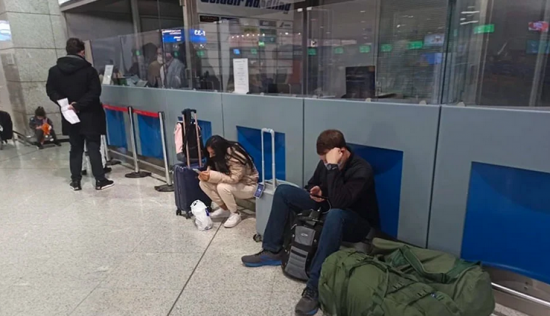 Αεροδρόμιο «Ελ. Βενιζέλος»: Εκατοντάδες εγκλωβισμένοι λόγω κακοκαιρίας