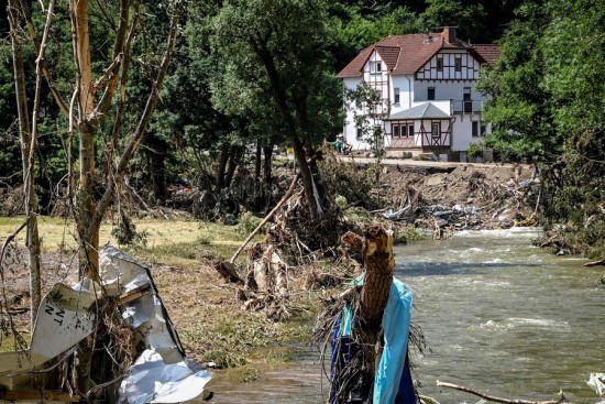 Γερμανία: Δυο ισχυρές θύελλες προκάλεσαν θάνατο και σημαντικές ζημιές