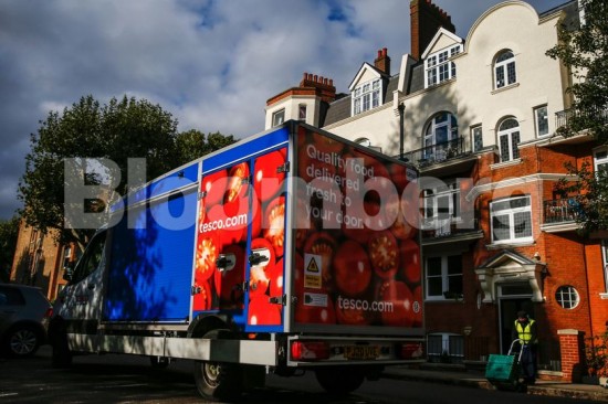 Τesco: Ο κολοσσός των σουπερμάρκετ σε συναγερμό – Ανησυχητική πρόβλεψη για τον πληθωρισμό