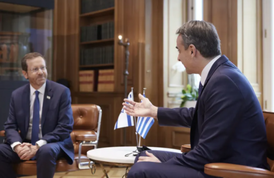 Μητσοτάκης: «Θα σταθούμε ενωμένοι στην υπεράσπιση των αξιών μας – Να διακοπούν άμεσα οι εχθροπραξίες»